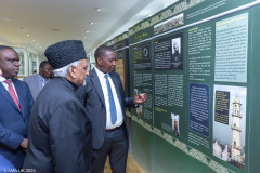 Tanzania-delegation-meet-Ameer-Sahib-Baitul-Futuh-22.05.2024_007A3218